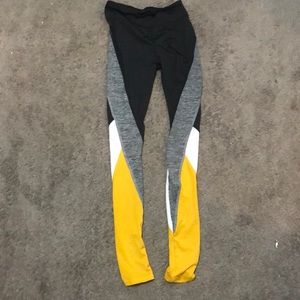 Long athletic leggings